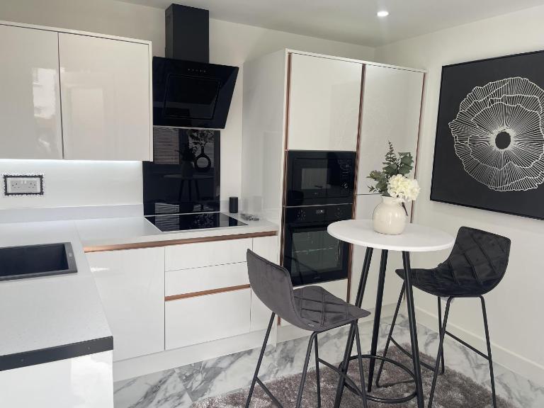 Modern-luxury 1bedroom-EnsuiteBathroom-Garden-Wifi - B&B Basildon