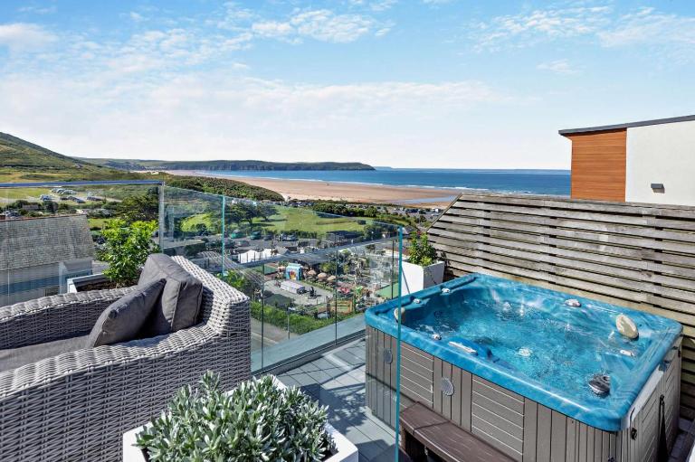 18 Woolacombe East - Luxury Apartment at Byron Woolacombe, only 4 minute walk to Woolacombe Beach! - Chambres d'hôtes Woolacombe