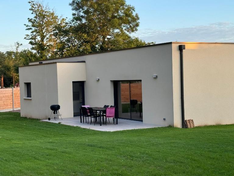 Maison Privée, Calme, parking, Jardin - B&B Reviers