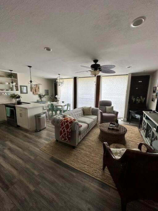 Valley Vibes and Beach Bliss Condo for Family Nomads - B&B Waianae