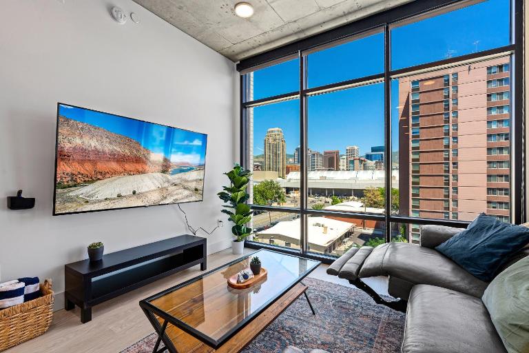 Exceptional 1BD BA-Pool Htub Gym - B&B Salt Lake City