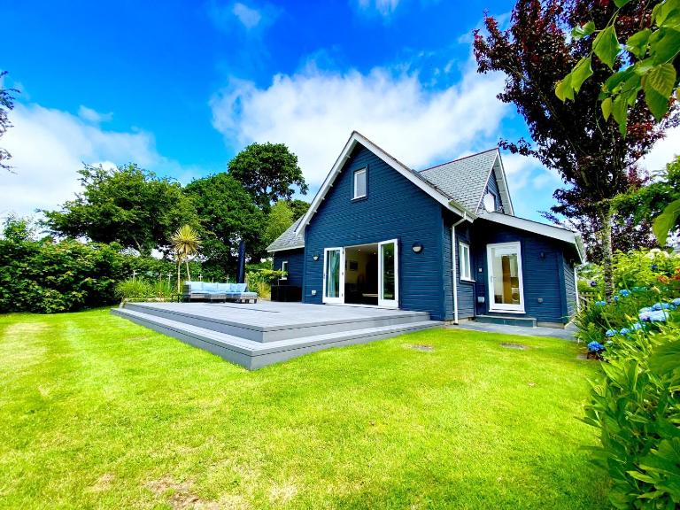 Trewhiddle Retreat V9 by Together Travel - Luxury 4-Bedroom Villa - B&B St Austell