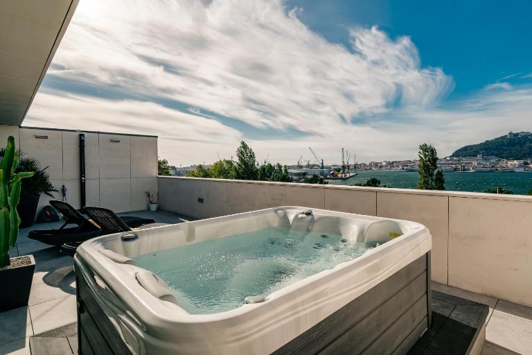 River Town View - Luxury Apartment with Jacuzzi on Terrace - B&B Viana do Castelo