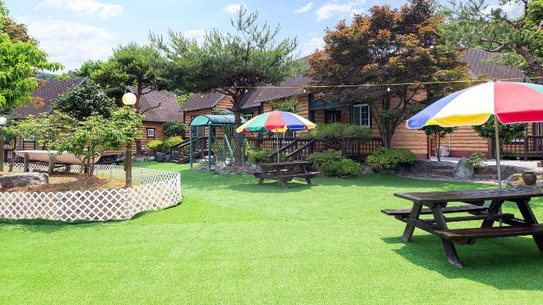 Taean Anmyeondo Lake and Sea Village Pension - B&B Taian