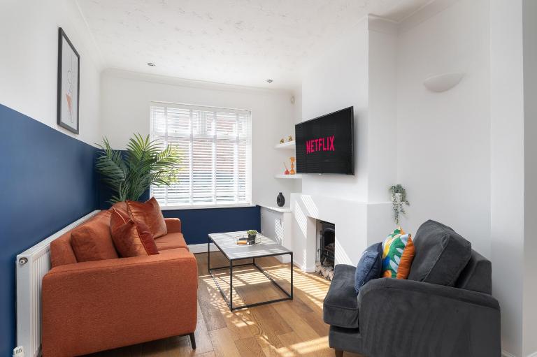 Spacious & Charming 2BR - Perfect Stay - Chambres d'hôtes Northampton