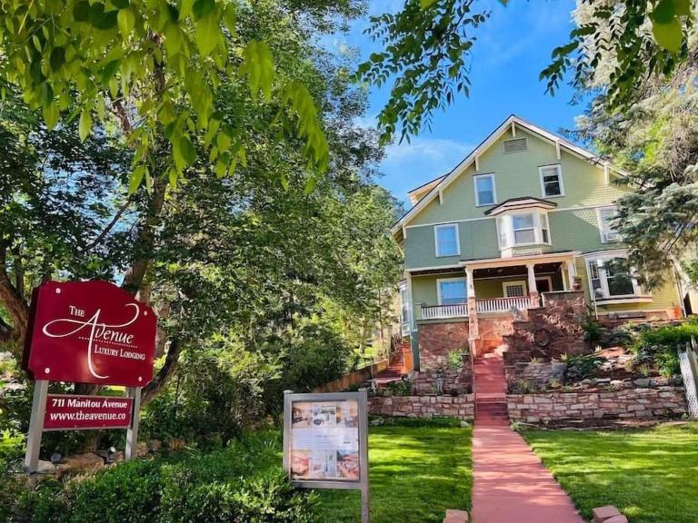 The Avenue Historic Mansion in DT Manitou Springs - Ferienwohnung Manitou Springs