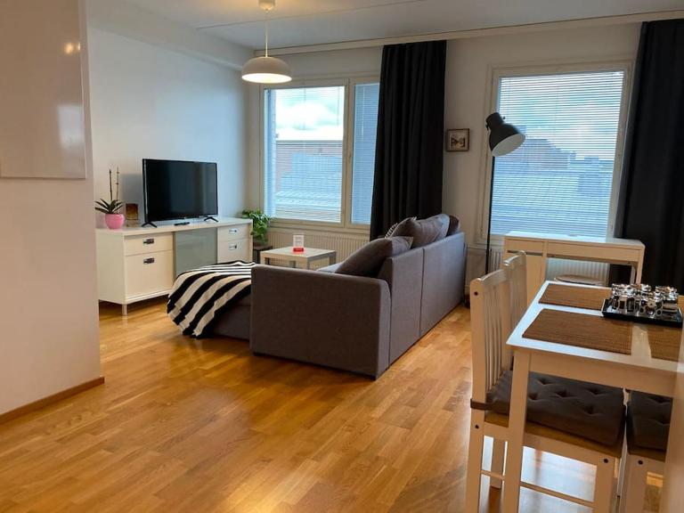 Downtown minimalist apartment with balcony 59m2 - B&B Turku