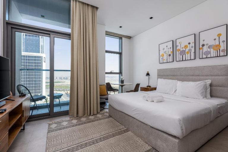 Waves - Stylish 13th-Floor Studio with Top-Notch Amenities - B&B Dubai
