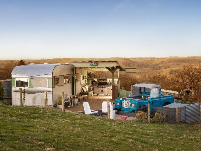 Bluebird Penthouse & Land Rover Hot Tub - Bed and Breakfast High Bickington