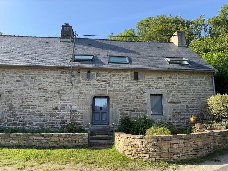 Peaceful Retreat in Traditional Stone House - Ferienwohnung Pluvigner