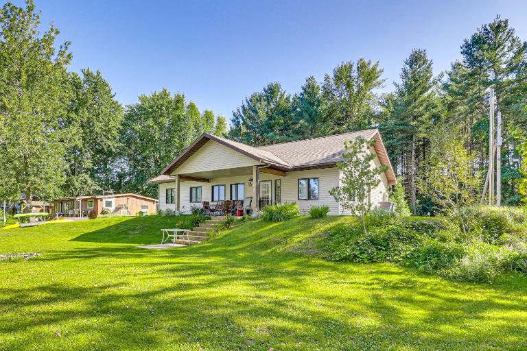 Lake Champlain Retreat w/ Grill, Fire Pit! - B&B Chazy
