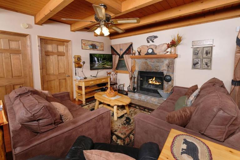 Smoky Mountain High By Colonial Properties - B&B Gatlinburg