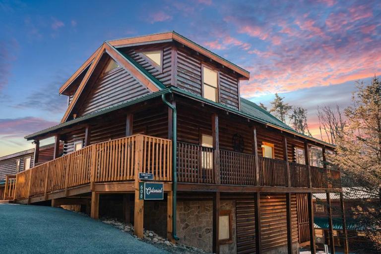 Cabin Fever The Only Cure Is Checking In - Chambres d'hôtes Pigeon Forge