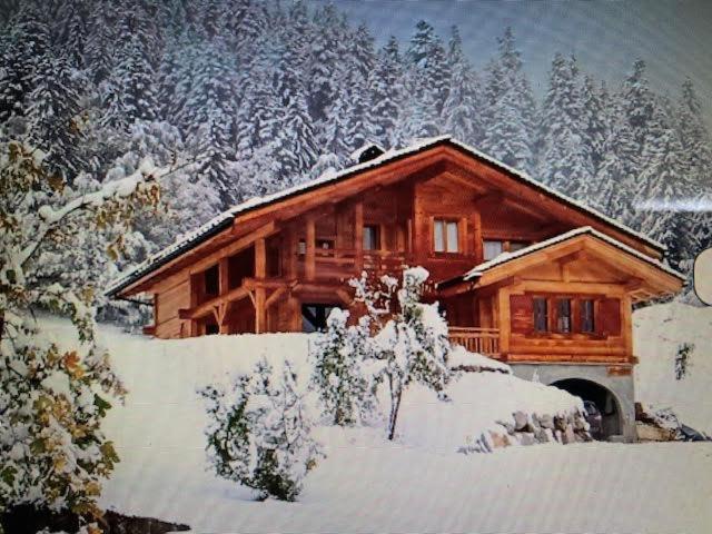 chalet classé 4 étoiles face aux Aravis plein sud 12 personnes - B&B Le Grand-Bornand