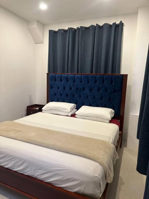 Apex apartment 4,2 bedrooms - B&B Georgetown
