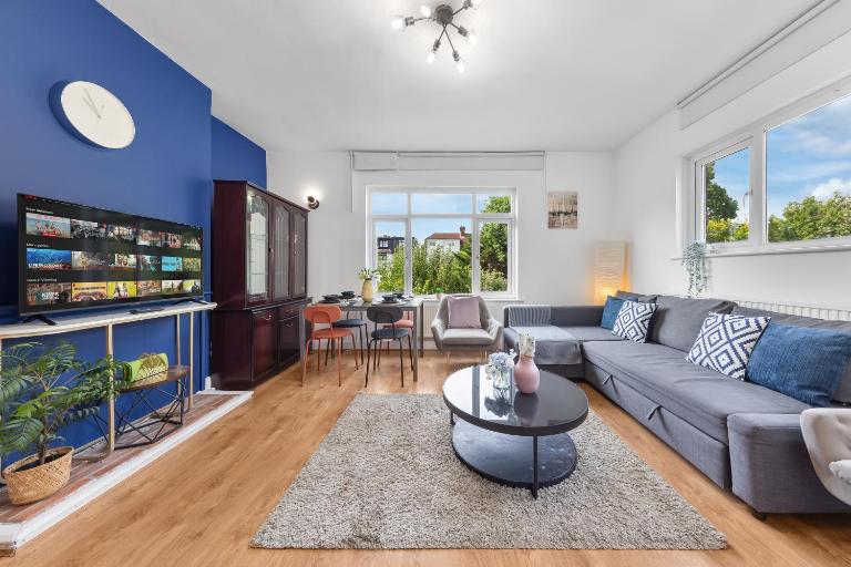 Duplex 3 Bed Apartment - Near Station - Golders Green - Central London - Bed and Breakfast Londen