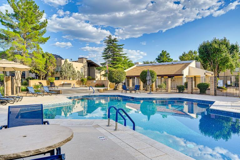 7 Mi to Dtwn Sedona: Resort Retreat w/ Pool Access - Bed and Breakfast Sedona