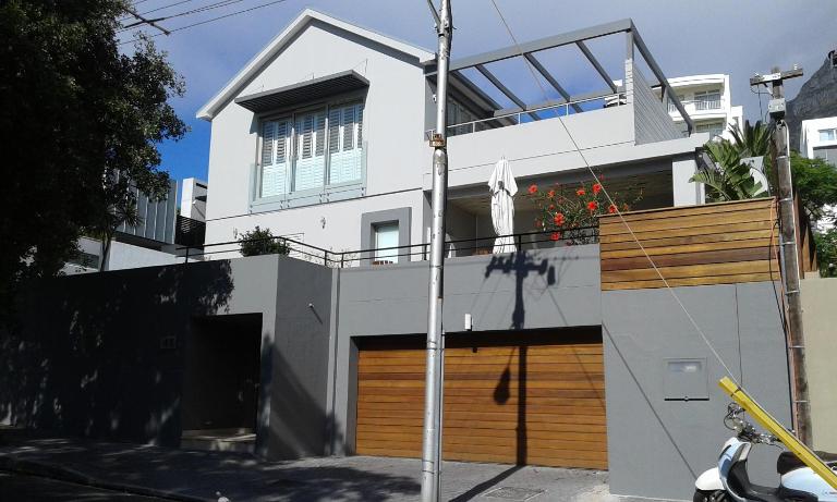 Camps Bay Apartment - B&B Cape Town