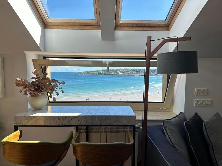 Bustos Home - Exclusive Oceanfront Penthouse - B&B Gijón