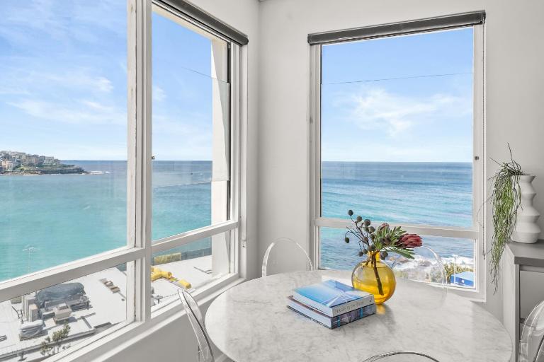 Breathtaking Bondi Beach - B&B Sydney