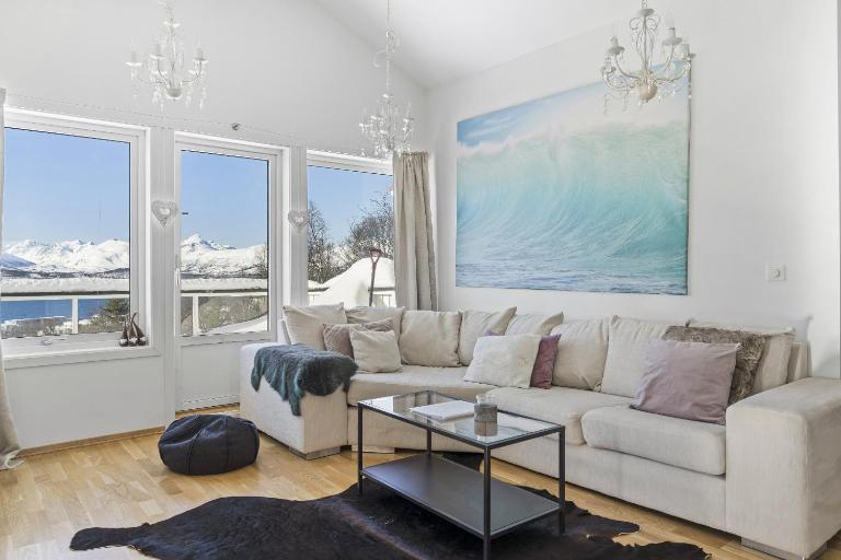 Leilighet med panoramautsikt og terrasse - B&B Tromsø