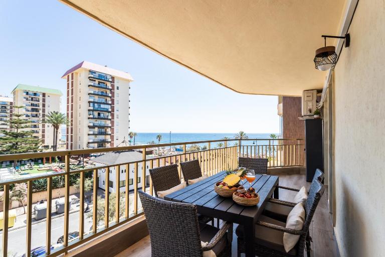 2 habitaciones y 2 baños, vista lateral mar Sofia 2 by Sur Suites - Chambres d'hôtes Fuengirola