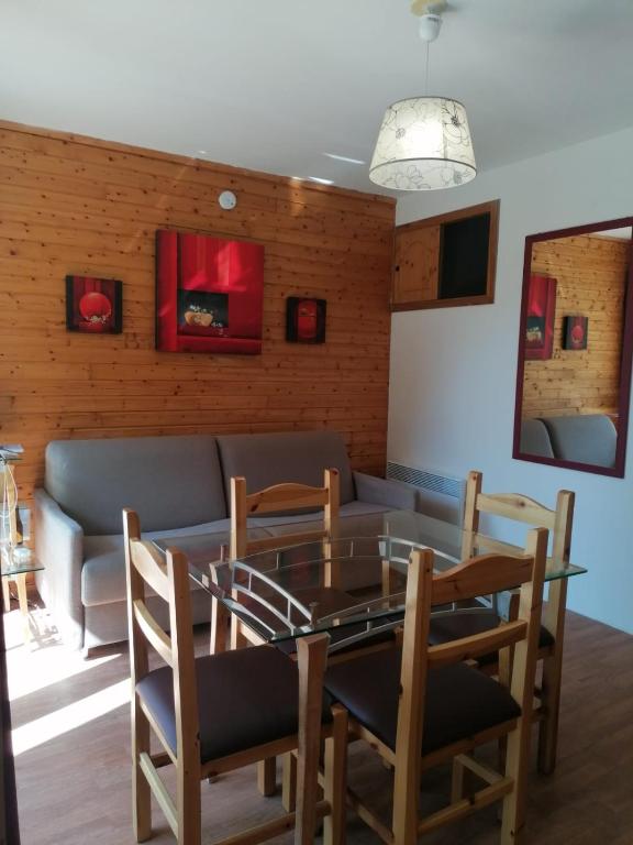 Station ORELLE-VAL THORENS, app 4-6 pers, piscine et spa - B&B Orelle