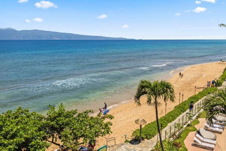 Penthouse Sweeping Ocean Views - B&B Kahana
