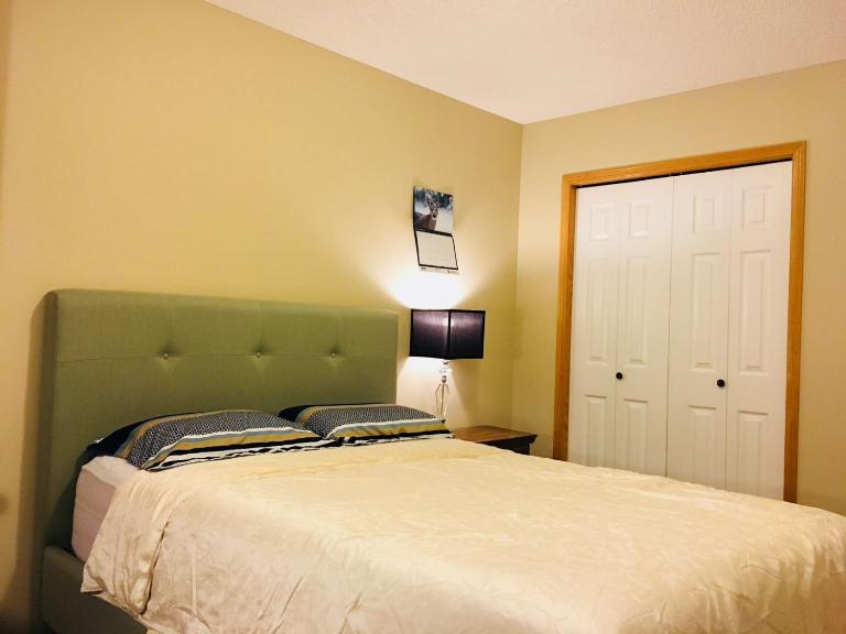 Bedrooms in Kenaston, Close to Walmart, Costco, IKEA, Outlet - B&B Winnipeg