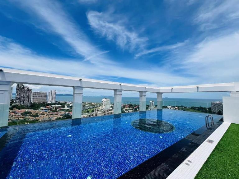 The Empire Tower Pattaya by K2 - Chambres d'hôtes Jomtien