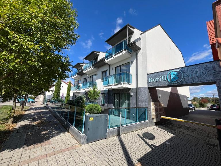 Berill Crystal Apartman - B&B Sárvár