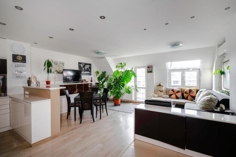 Spacious 2BD Flat with Secure Free Parking by Flat Mаnager - B&B Sofia