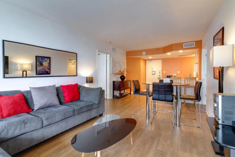Alexander 1209 Beachfront condo with 2 pools , beach access, sauna, stores - B&B Miami Beach