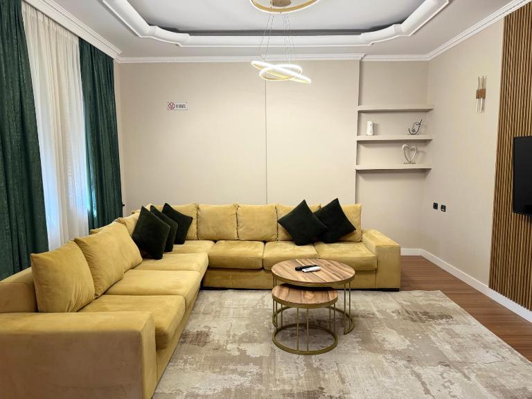 Golden Dublex Tirana - Ferienwohnung Tirana