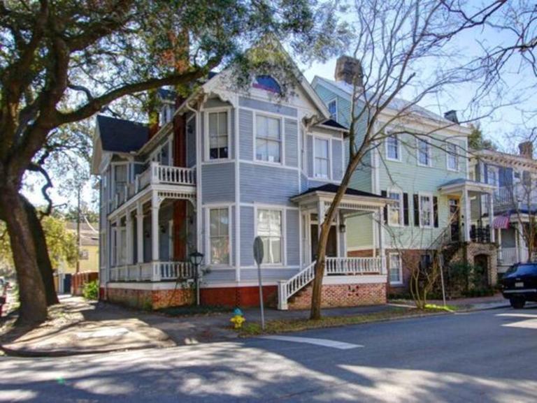 Big Blue House - Both Units - Near Forsyth Park - B&B Savannah