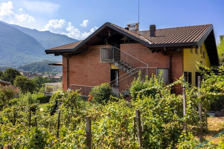 Casa Menek, Darfo Boario Terme Ospitar - B&B Darfo