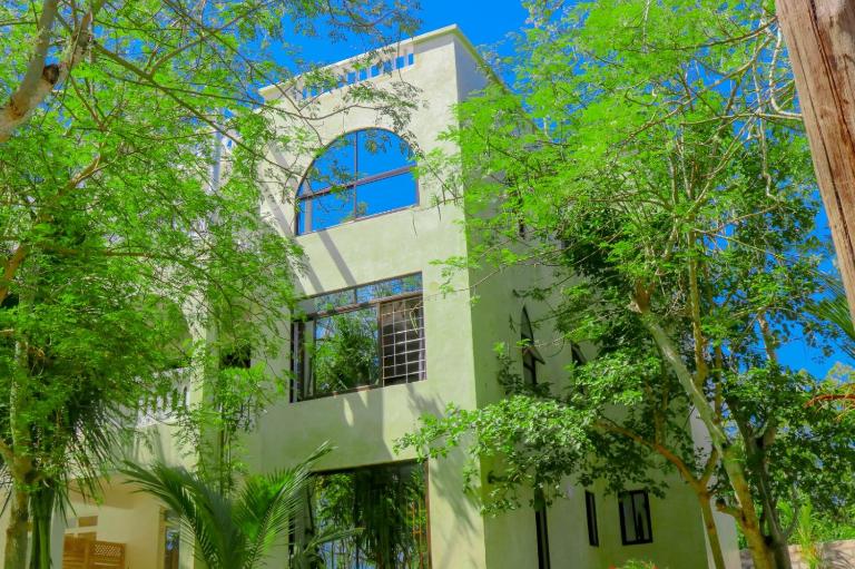 Silent Palms Villa - B&B Galu