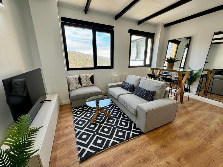 Triplex Loft Mountain ZONA BAJA - B&B Sierra Nevada