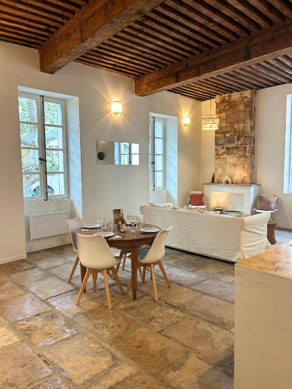 Une Nuit en Provence Appartement Authentique - B&B Beaucaire