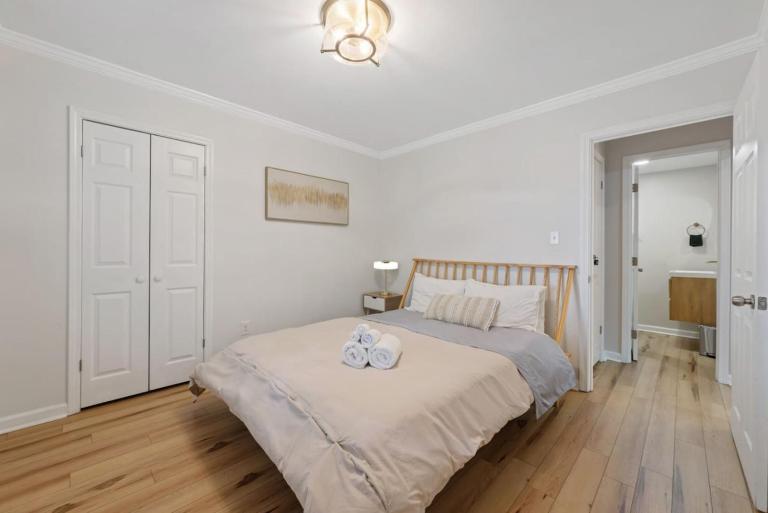 Downtown Condo, City Skyline View, Walk Friendly - B&B Atlanta