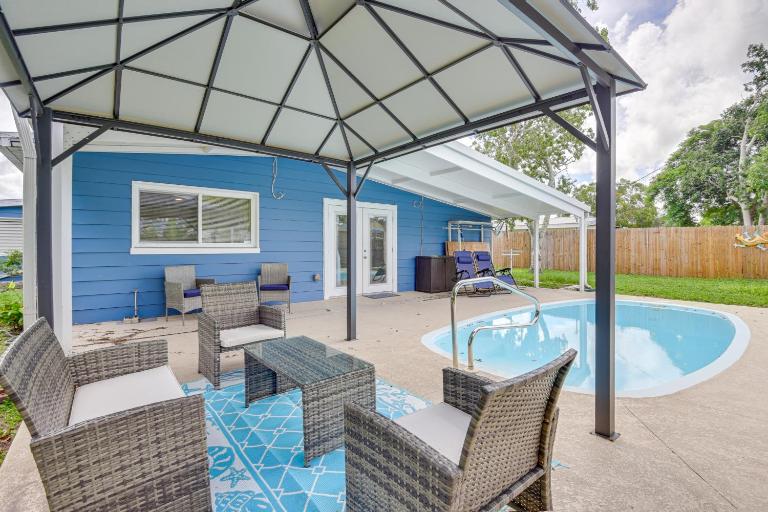 Mins from Anna Maria Island: Bright Home w/ Pool! - B&B Bradenton