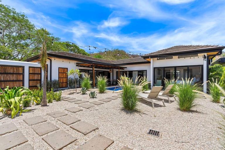 CU19 New 3 Bdrm Mod Home with Casita Prv Pool - B&B Tamarindo