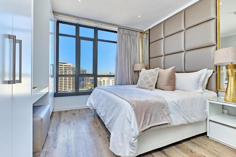 Masingita Towers Hotel, 11th Floor Luxurious Sunset Condo with Views - B&B Johannesburg