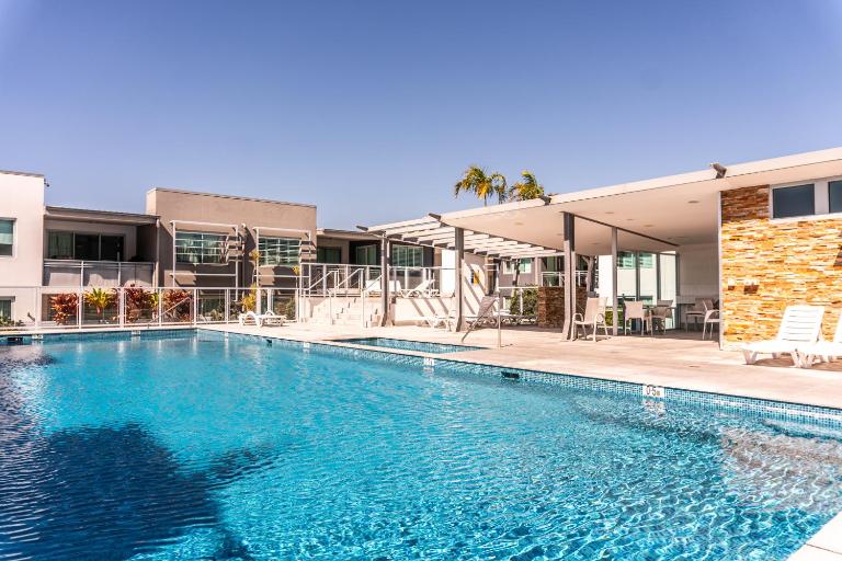 Pavilions Palm Beach, Cafés, Beach & Dining - B&B Gold Coast