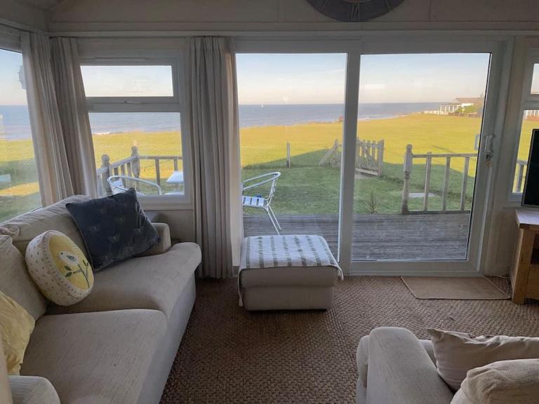 Stunning sea view beach front bungalow Bacton - B&B Bacton