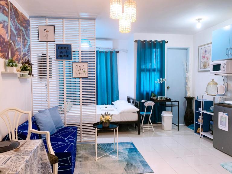 Blue Diamond Staycation beside Enchanted Kingdom in Santa Rosa Laguna - Bed and Breakfast Santa Rosa