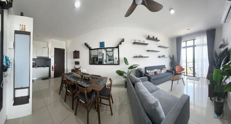 Desaru Dhancell Executive Homestay Netflix,8Pax,Wifi,EV - B&B Bandar Penawar