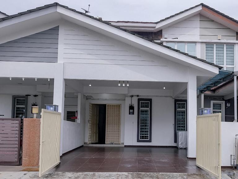 NEW Stylish 18Pax 4BR House Semabok 5mins to Town - B&B Malacca