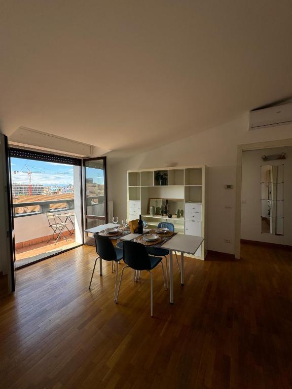 Appartamento Isola- Attico con Balcone - B&B Milano