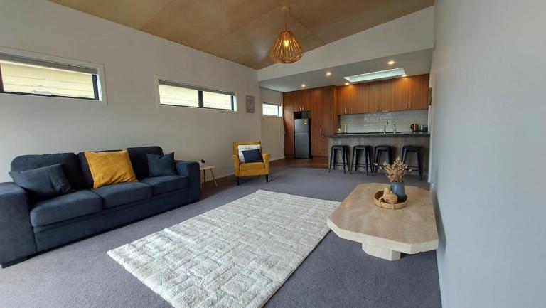 Sleek Suite by the Sand 2-bedroom - B&B Dunedin